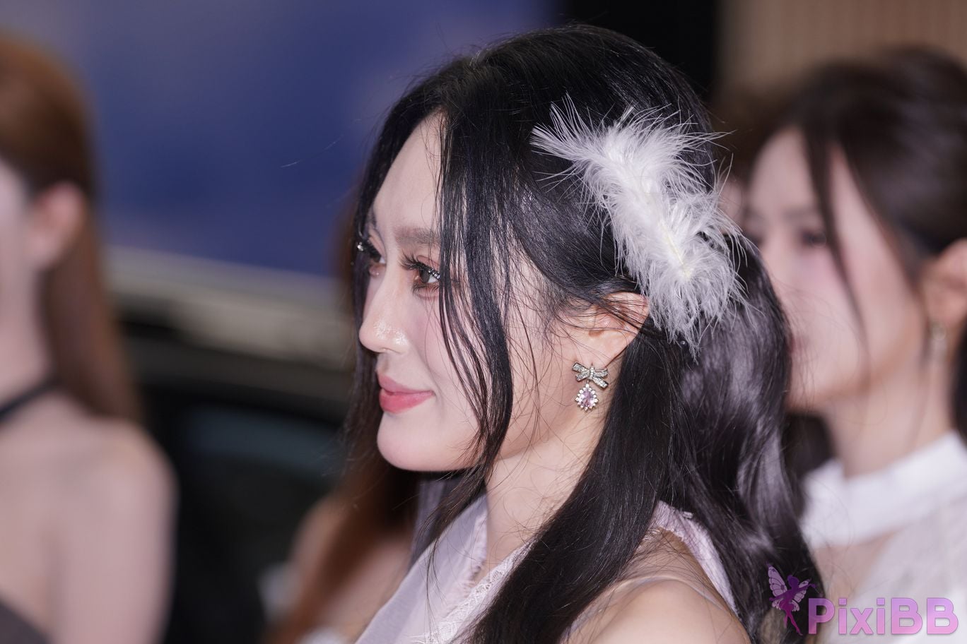 Featured Street Photography Works No.6000 goddess in white dress YU Bai PixiBB.COM 056