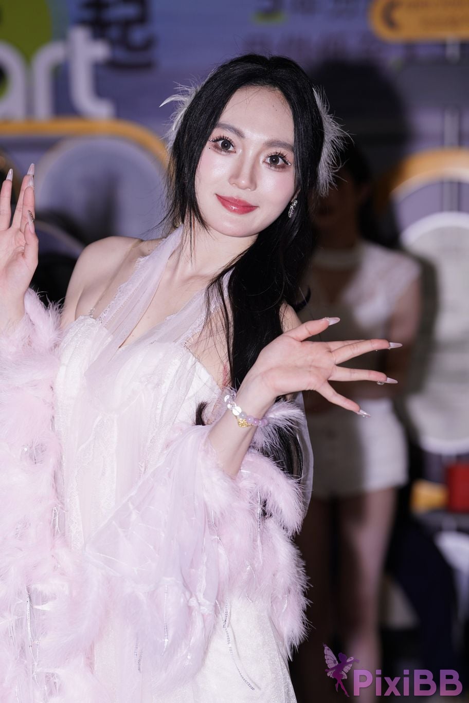 Featured Street Photography Works No.6000 goddess in white dress YU Bai PixiBB.COM 250