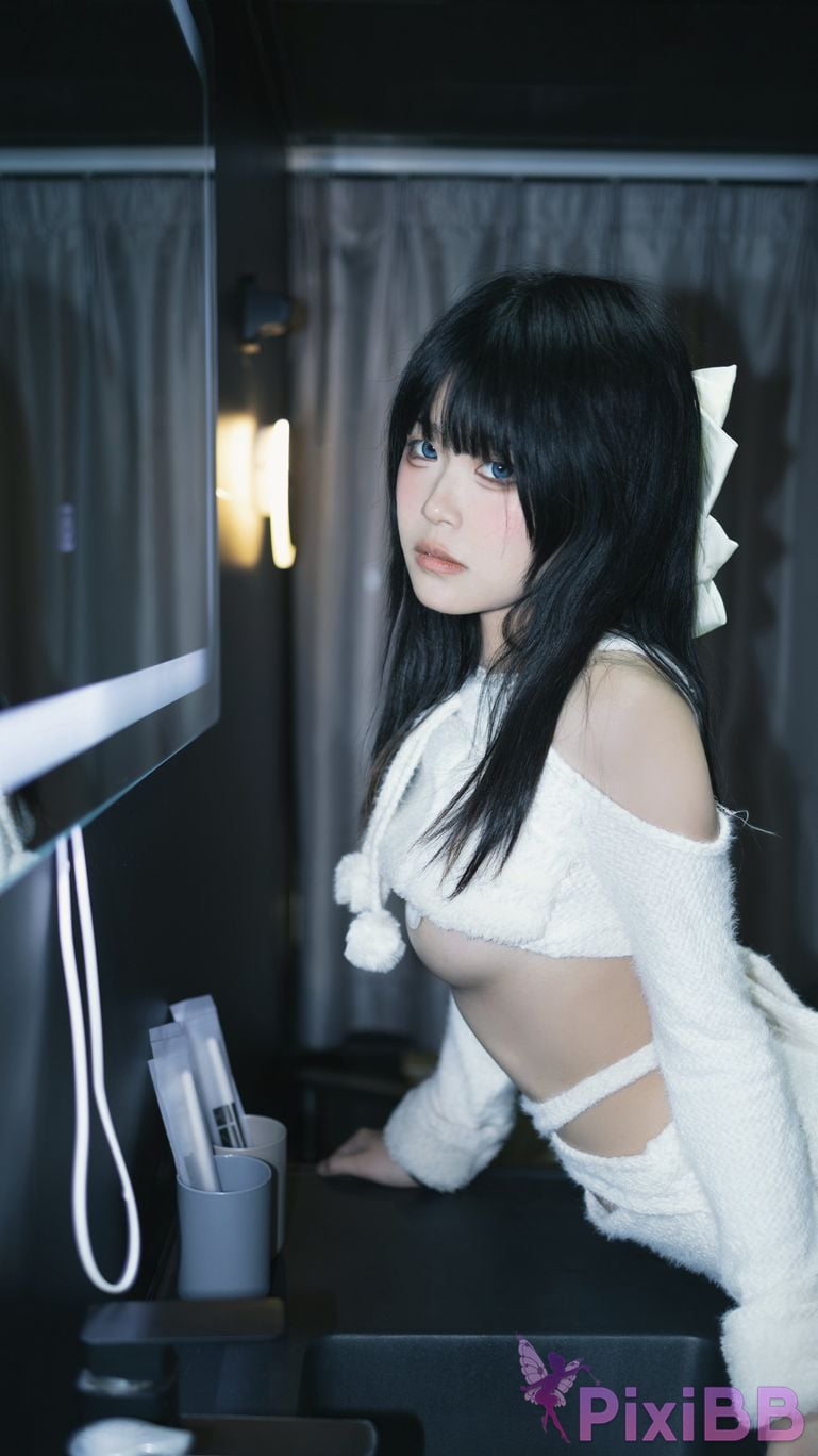 Cosplayer Tokuyama white furry PixiBB.COM 025