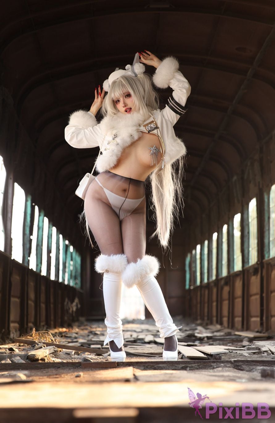Cosplayer soso swish white rabbit train outdoor PixiBB.COM 010.JPG