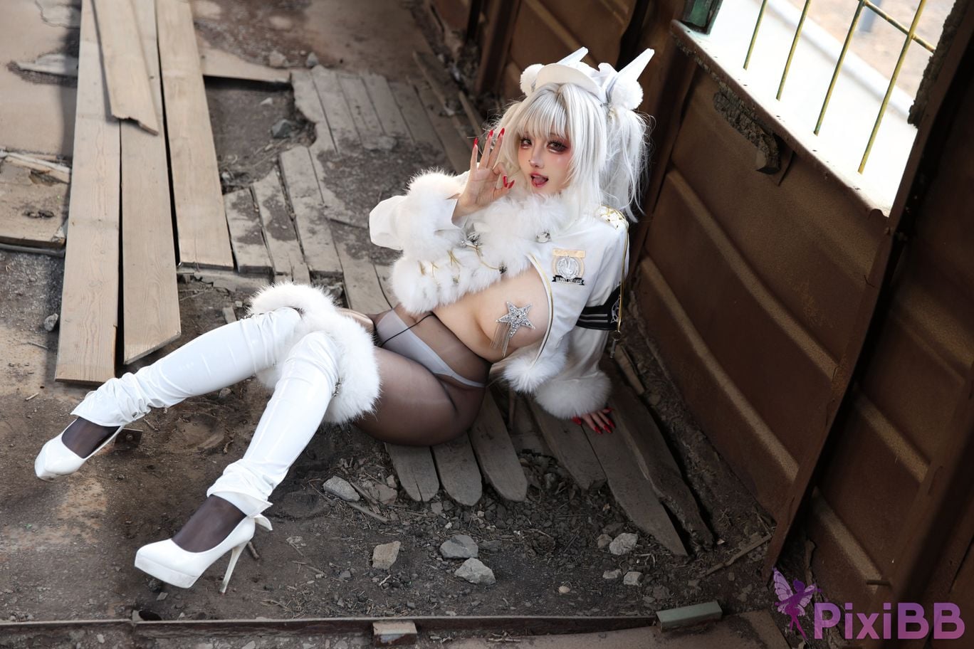 Cosplayer soso swish white rabbit train outdoor PixiBB.COM 011.JPG