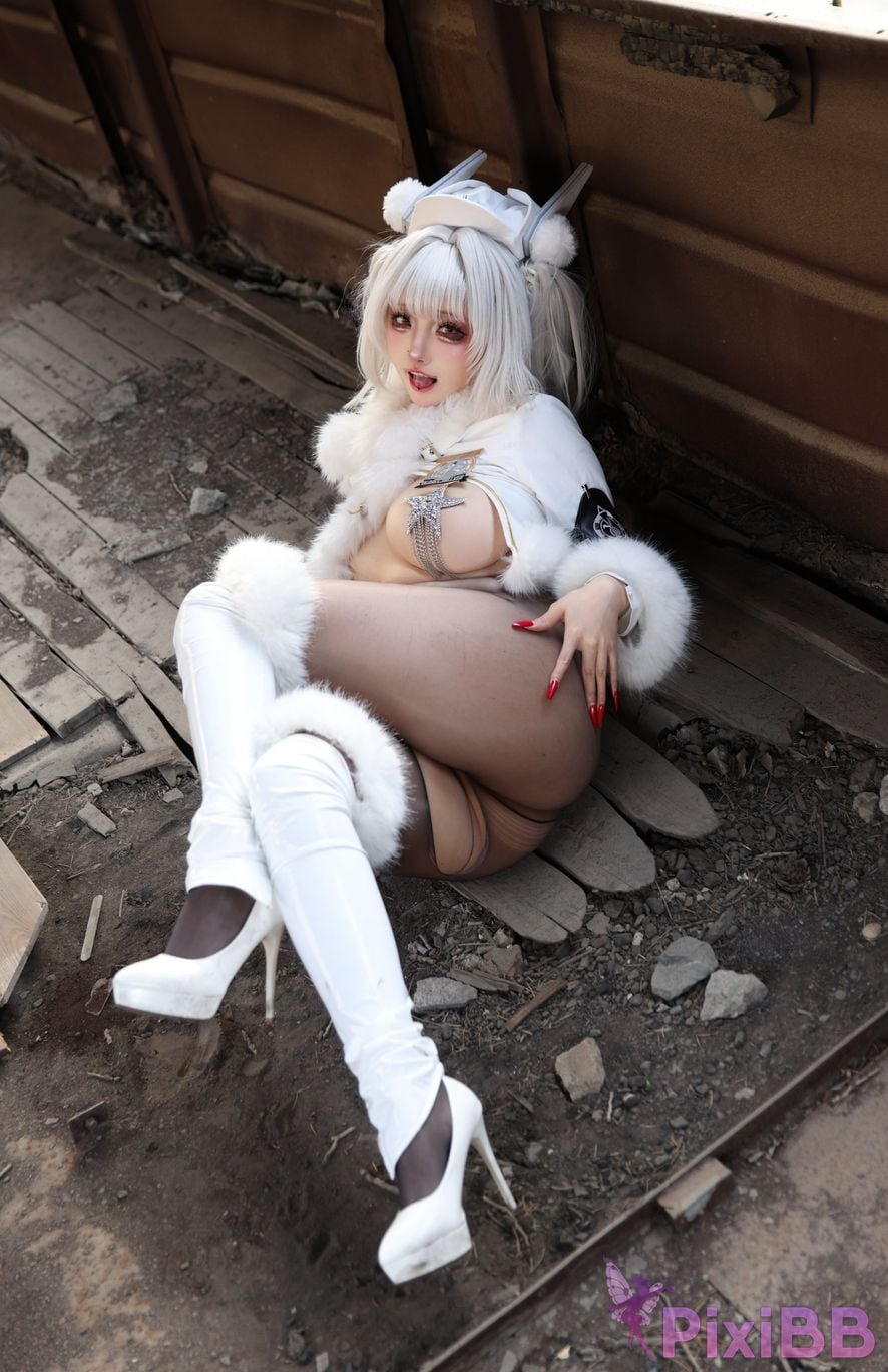 Cosplayer soso swish white rabbit train outdoor PixiBB.COM 040.JPG
