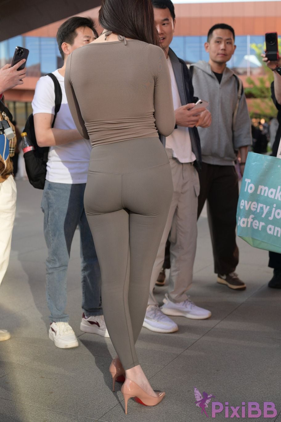 Featured Street Photography Works No.6001 Coco green leggings PixiBB.COM 252