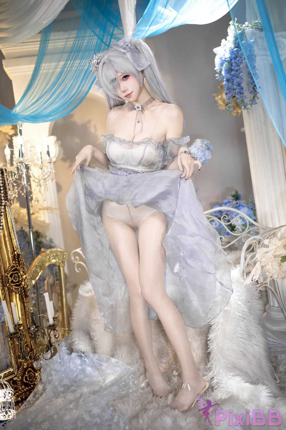 Cosplayer Crispy cake yaki NIKKE cinderella crystal princess PixiBB.COM 044