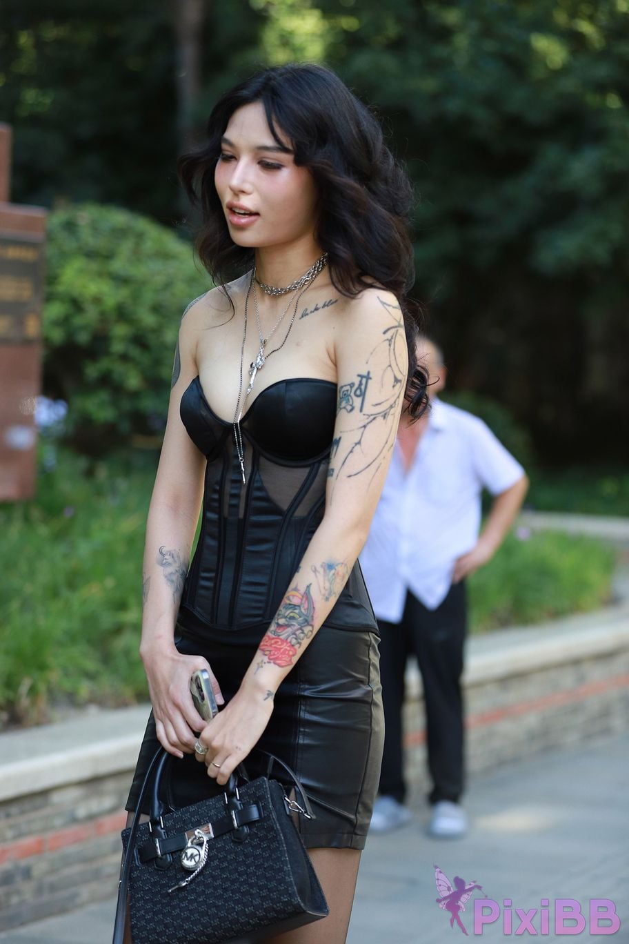 Featured Street Photography Works No.6015 tube top leather skirt PixiBB.COM 012