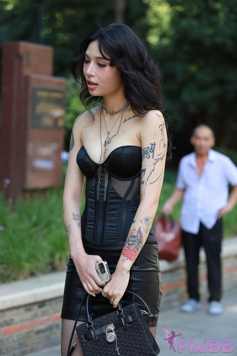 Featured Street Photography Works No.6015 tube top leather skirt PixiBB.COM 014
