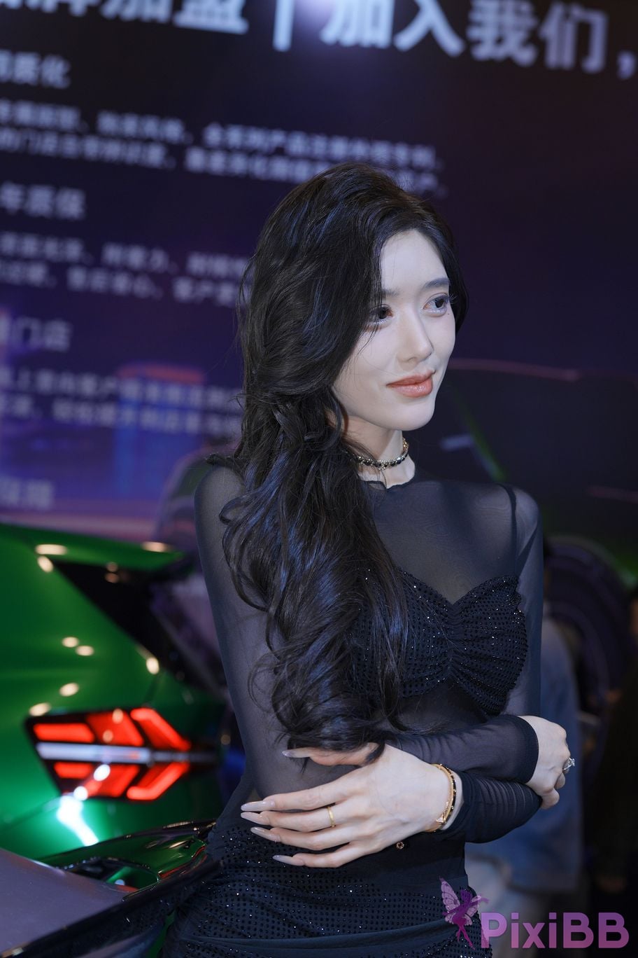 Featured Street Photography Works No.6016 Beautiful model at auto show PixiBB.COM 014