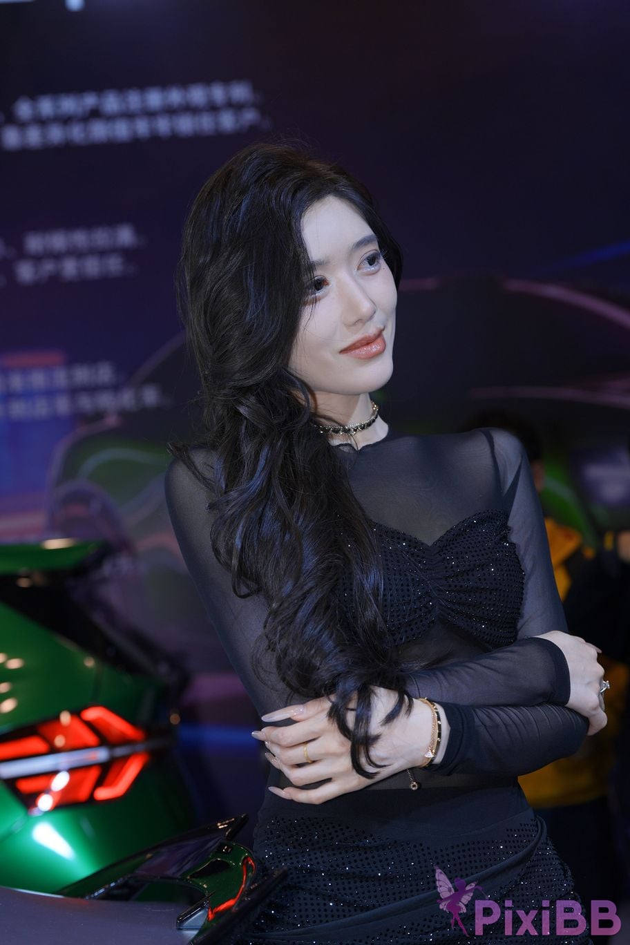 Featured Street Photography Works No.6016 Beautiful model at auto show PixiBB.COM 018