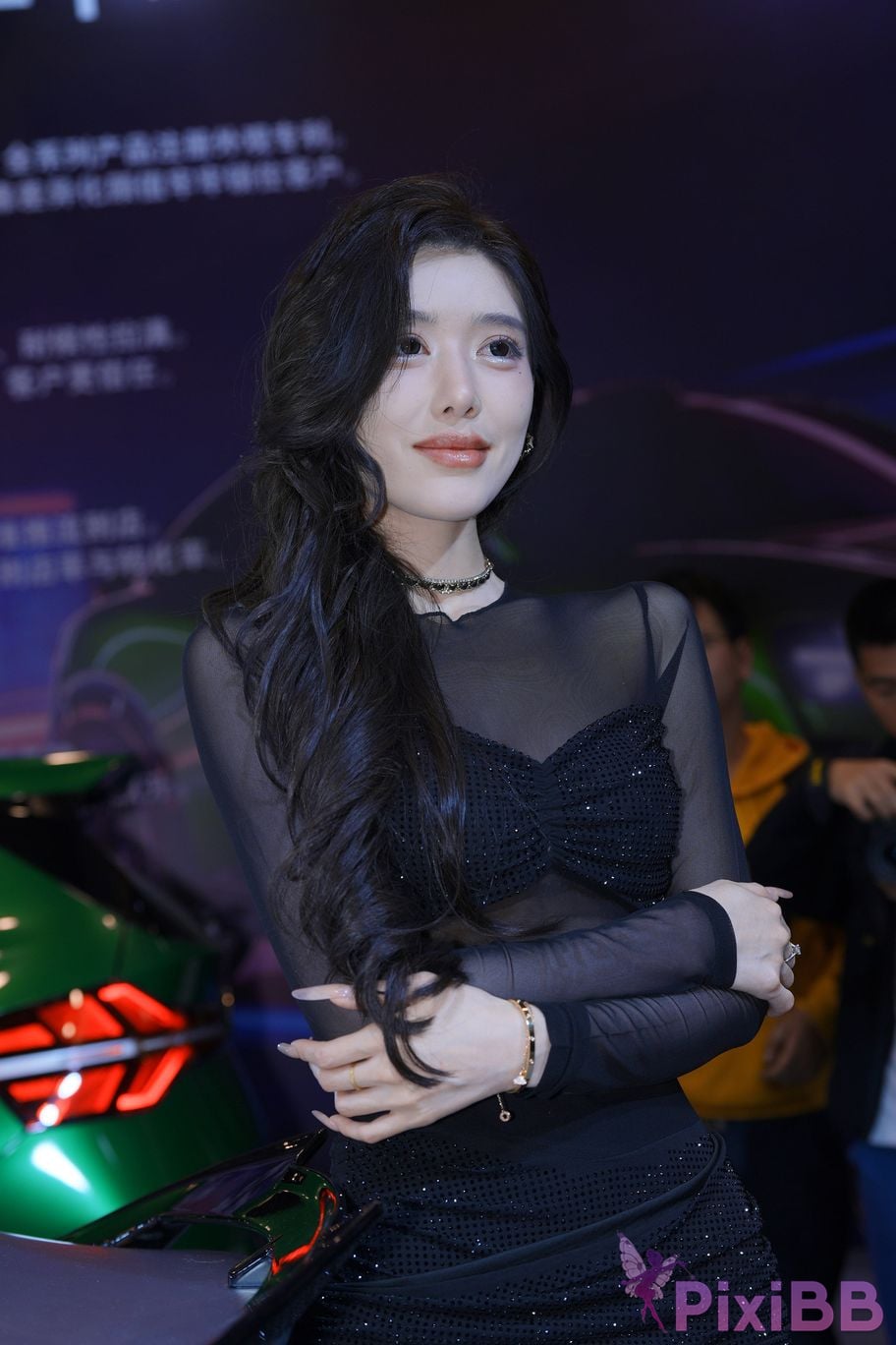 Featured Street Photography Works No.6016 Beautiful model at auto show PixiBB.COM 019