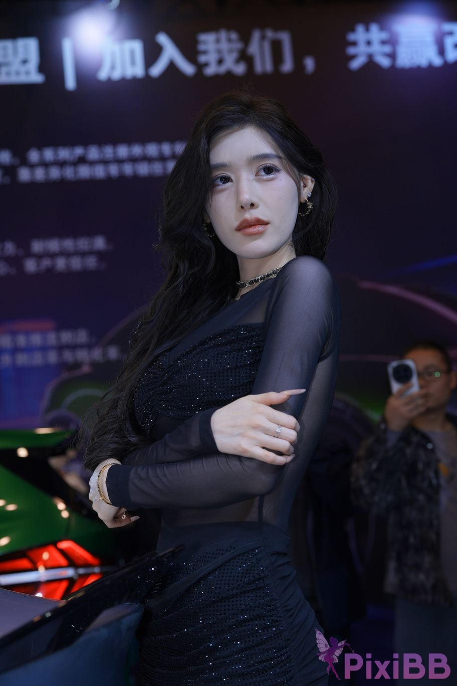 Featured Street Photography Works No.6016 Beautiful model at auto show PixiBB.COM 044