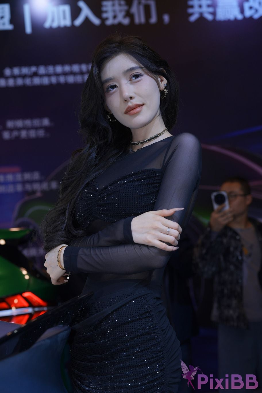 Featured Street Photography Works No.6016 Beautiful model at auto show PixiBB.COM 045