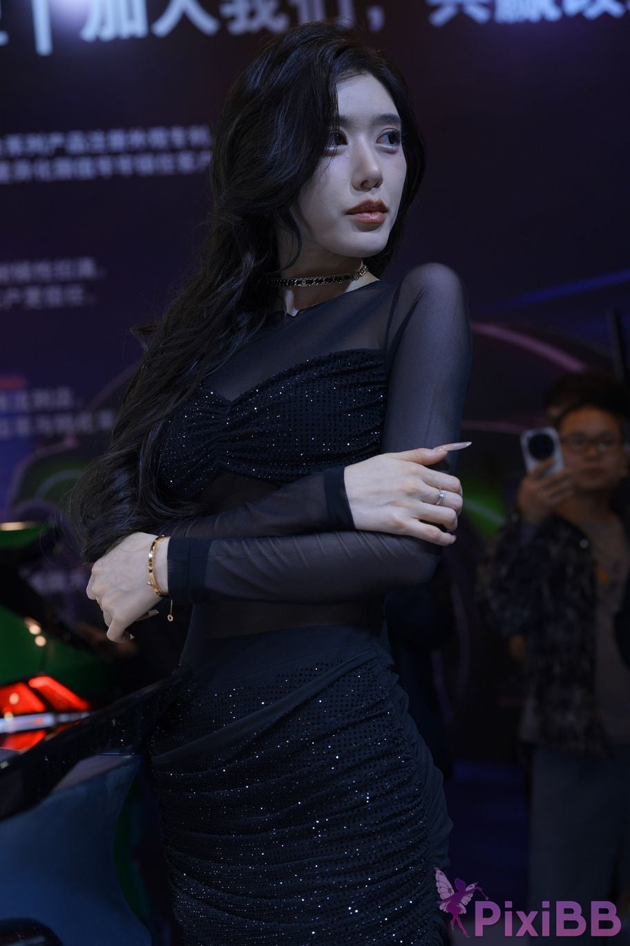 Featured Street Photography Works No.6016 Beautiful model at auto show PixiBB.COM 046