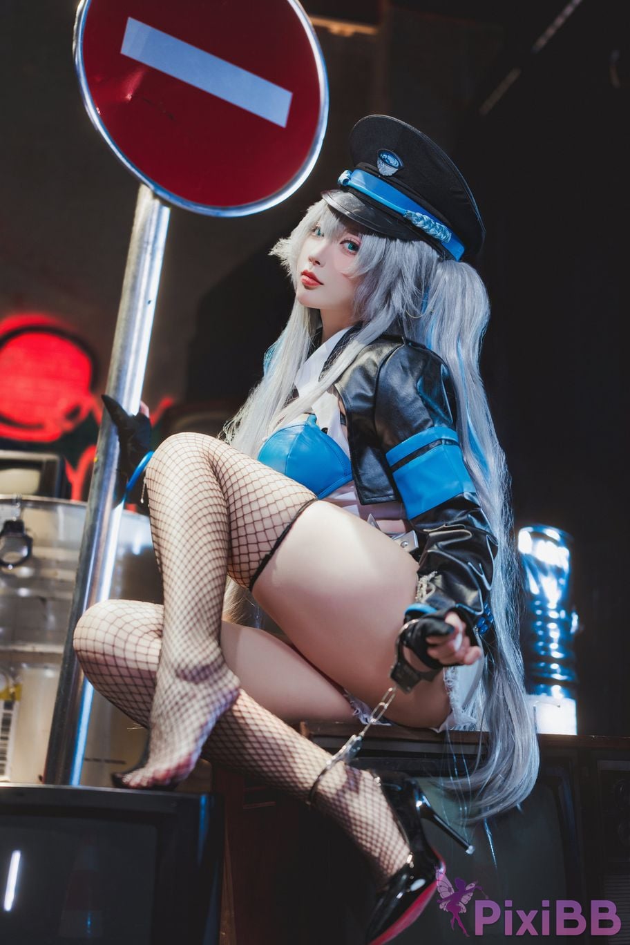Cosplayer Miyamoto Sakura Crossed fronts Sabertooth Policewoman PixiBB.COM 013