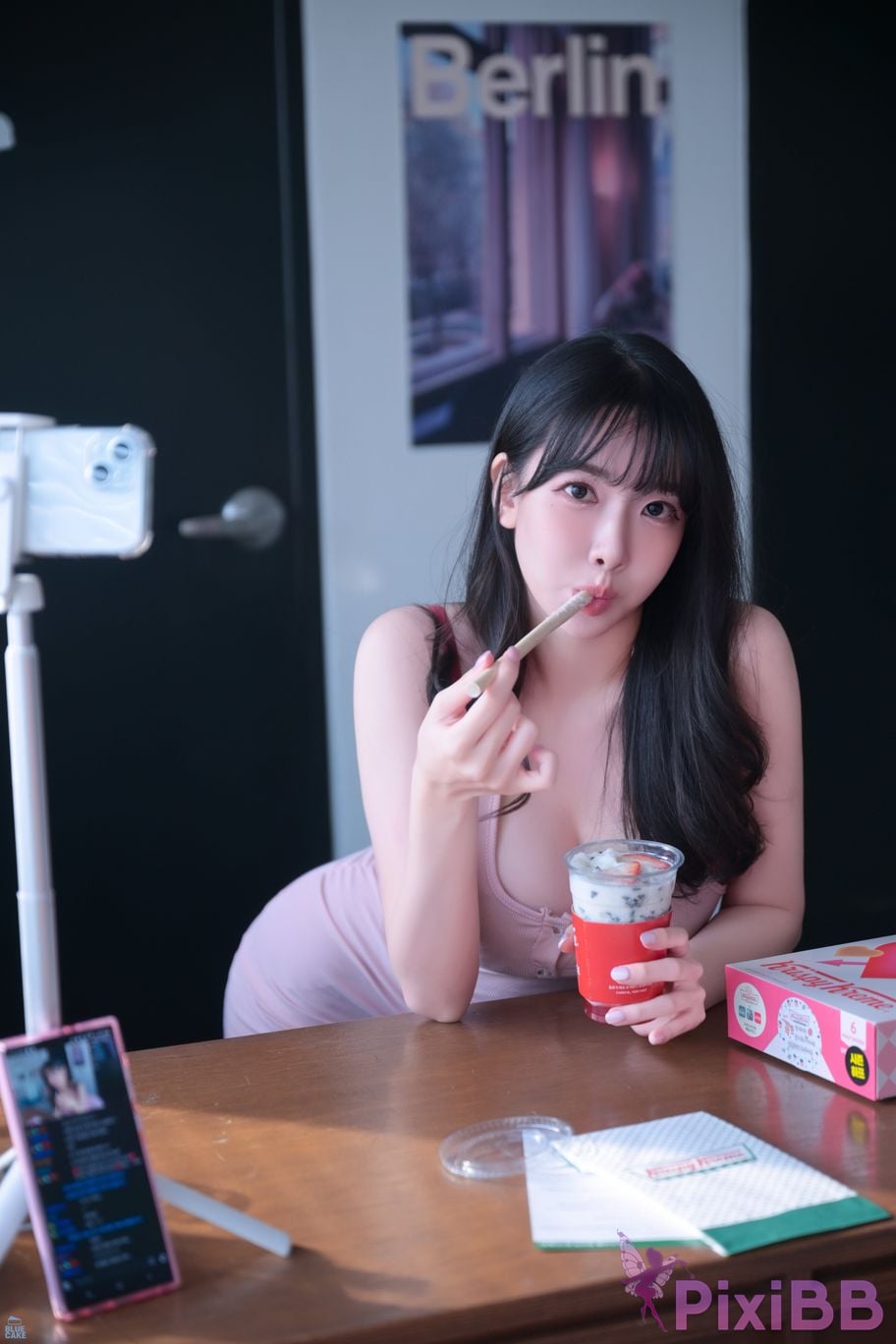 BLUECAKE Lee Ahrin Eat And Sleep PixiBB.COM 137