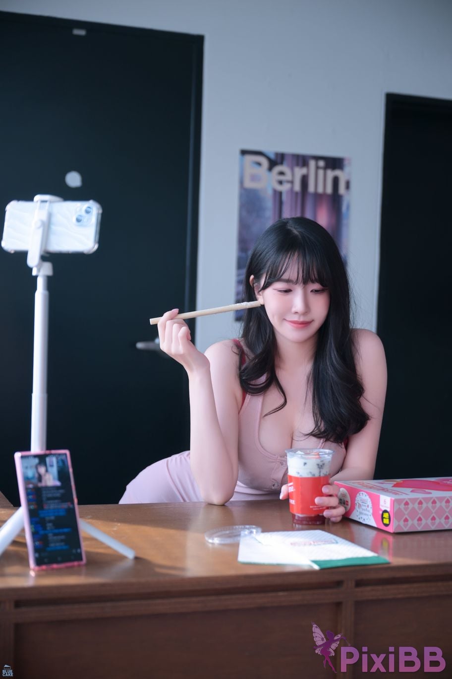 BLUECAKE Lee Ahrin Eat And Sleep PixiBB.COM 138