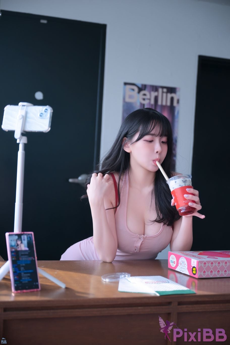 BLUECAKE Lee Ahrin Eat And Sleep PixiBB.COM 139