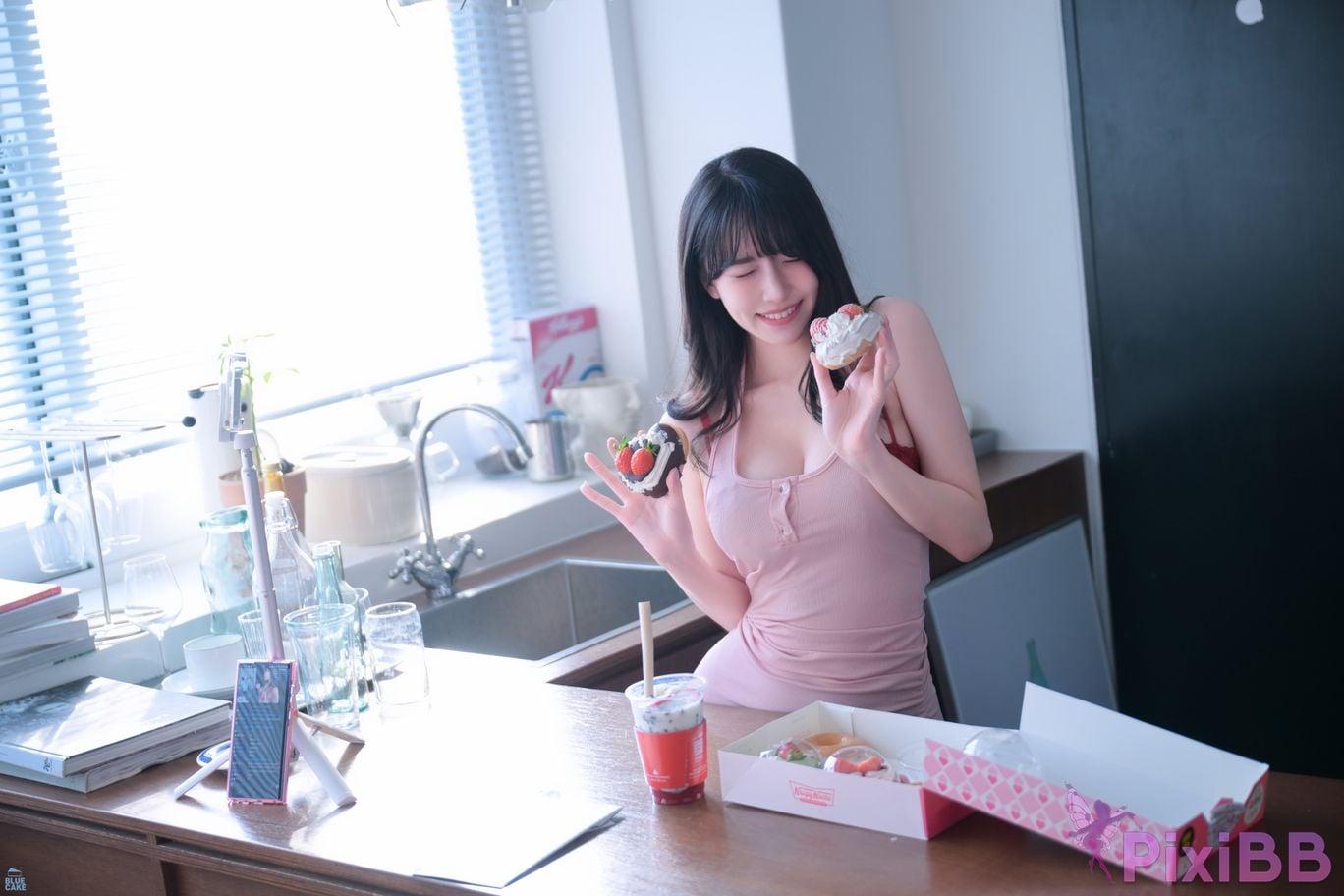 BLUECAKE Lee Ahrin Eat And Sleep PixiBB.COM 158