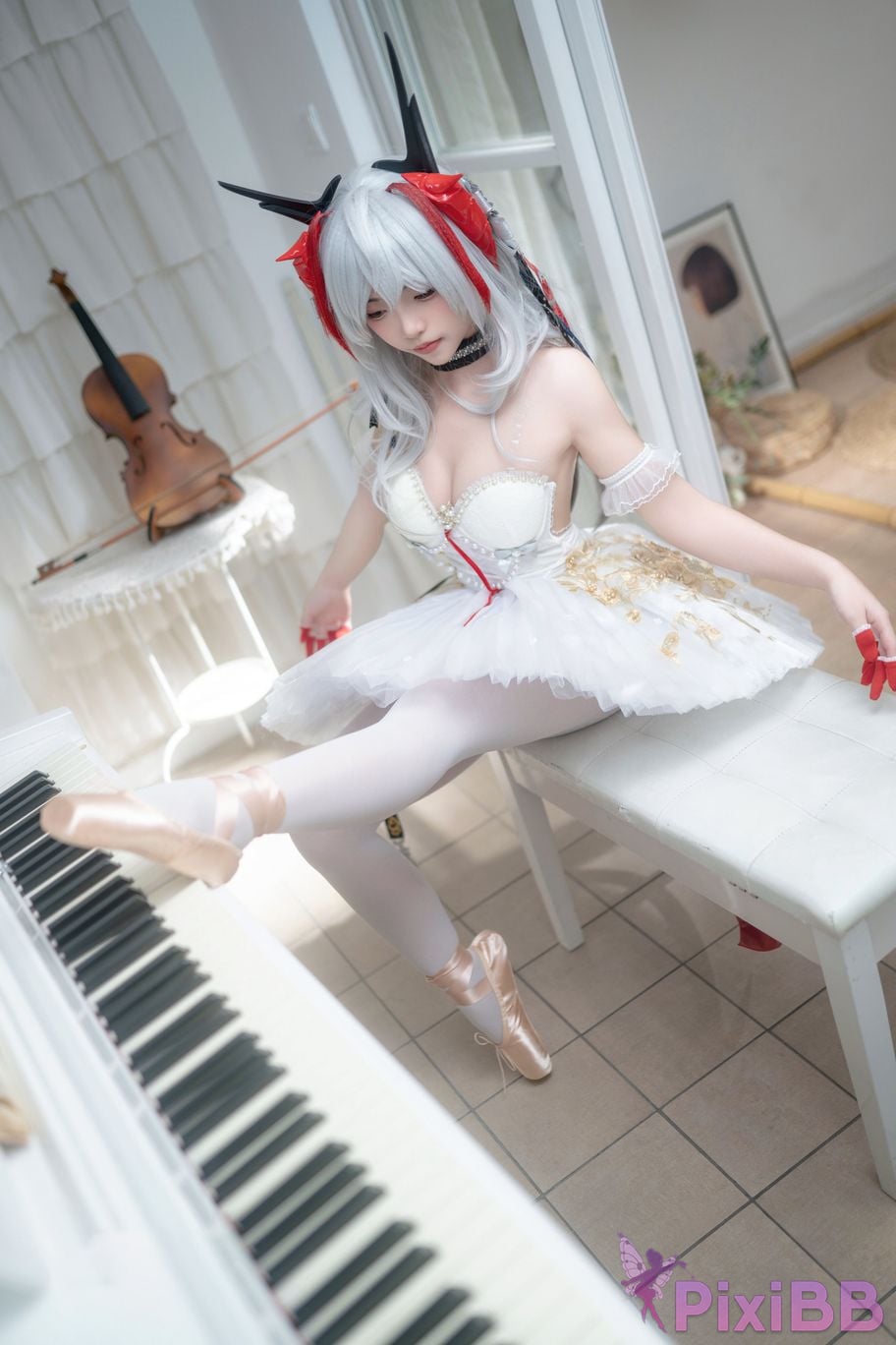 Cosplayer Bangni Bonnie Arknights W ballet dancer PixiBB.COM 018