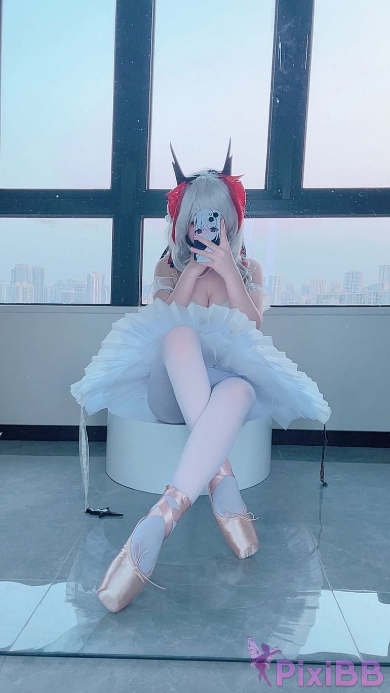 Cosplayer Bangni Bonnie Arknights W ballet dancer PixiBB.COM 100