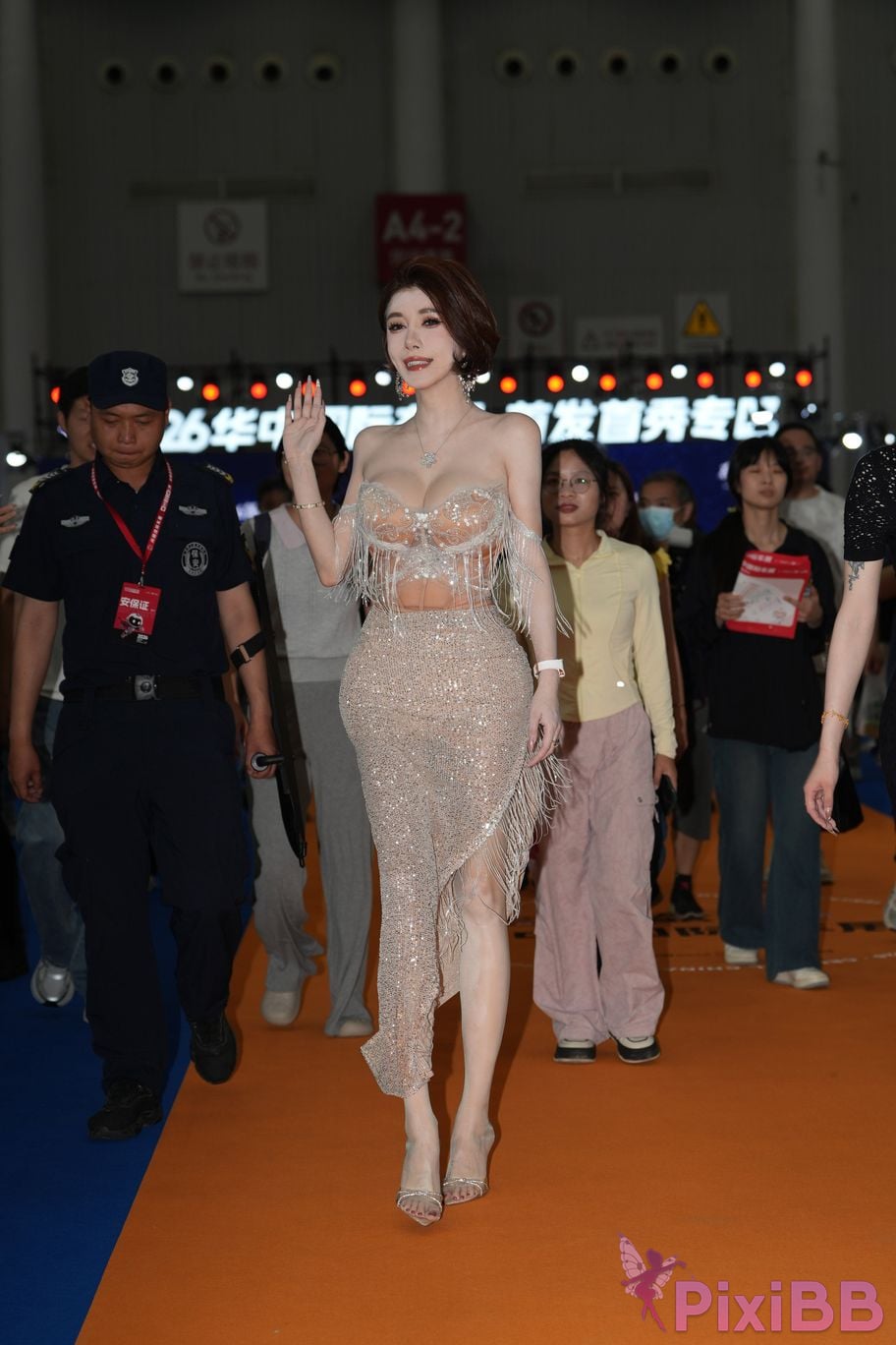 Featured Street Photography Works No.6029 Central China International Auto Show Little Meow Dabao PixiBB.COM 115