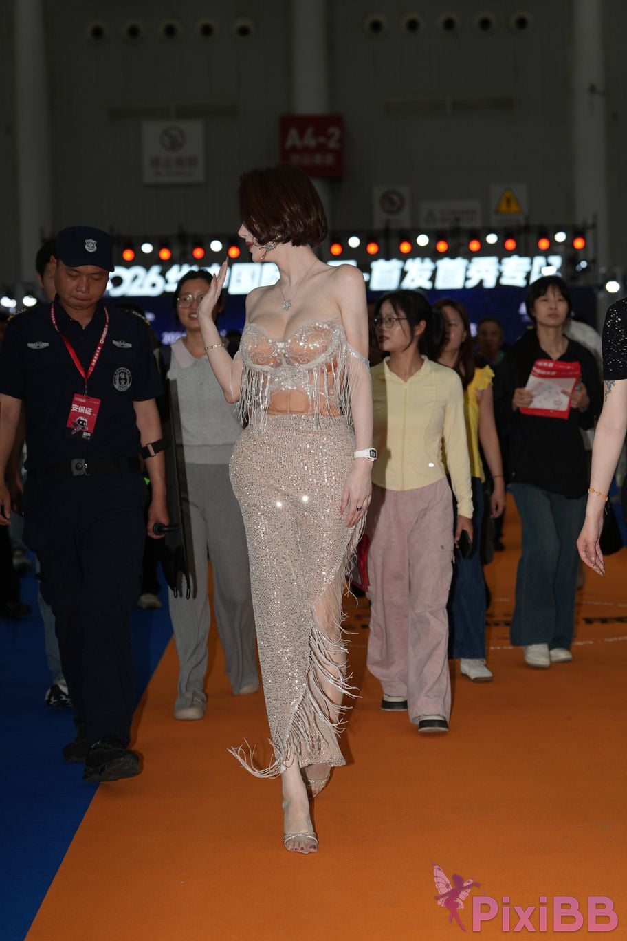 Featured Street Photography Works No.6029 Central China International Auto Show Little Meow Dabao PixiBB.COM 117