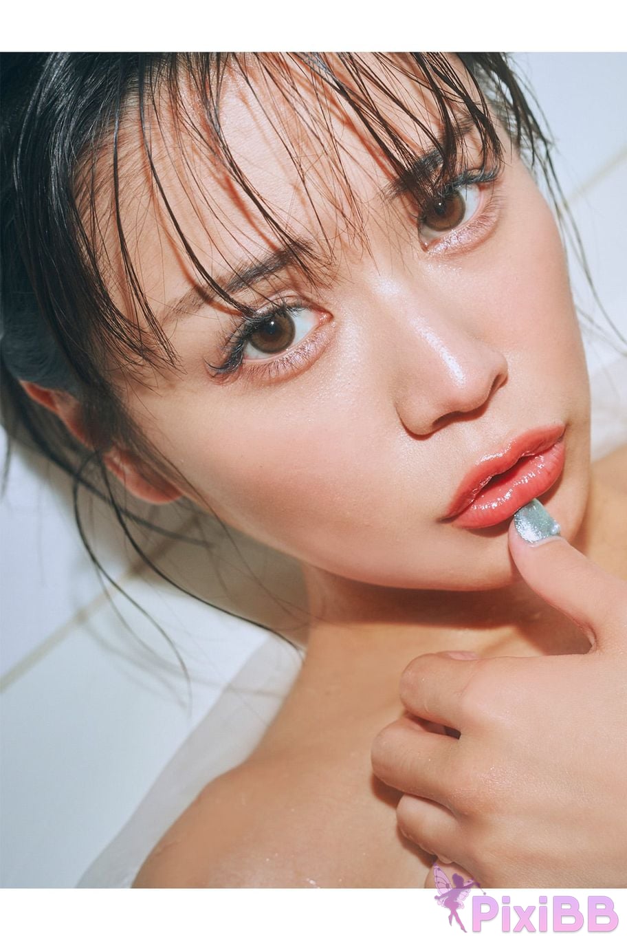 Japanese Idol Tano Yu Field worries I think its an ant PixiBB.COM 082