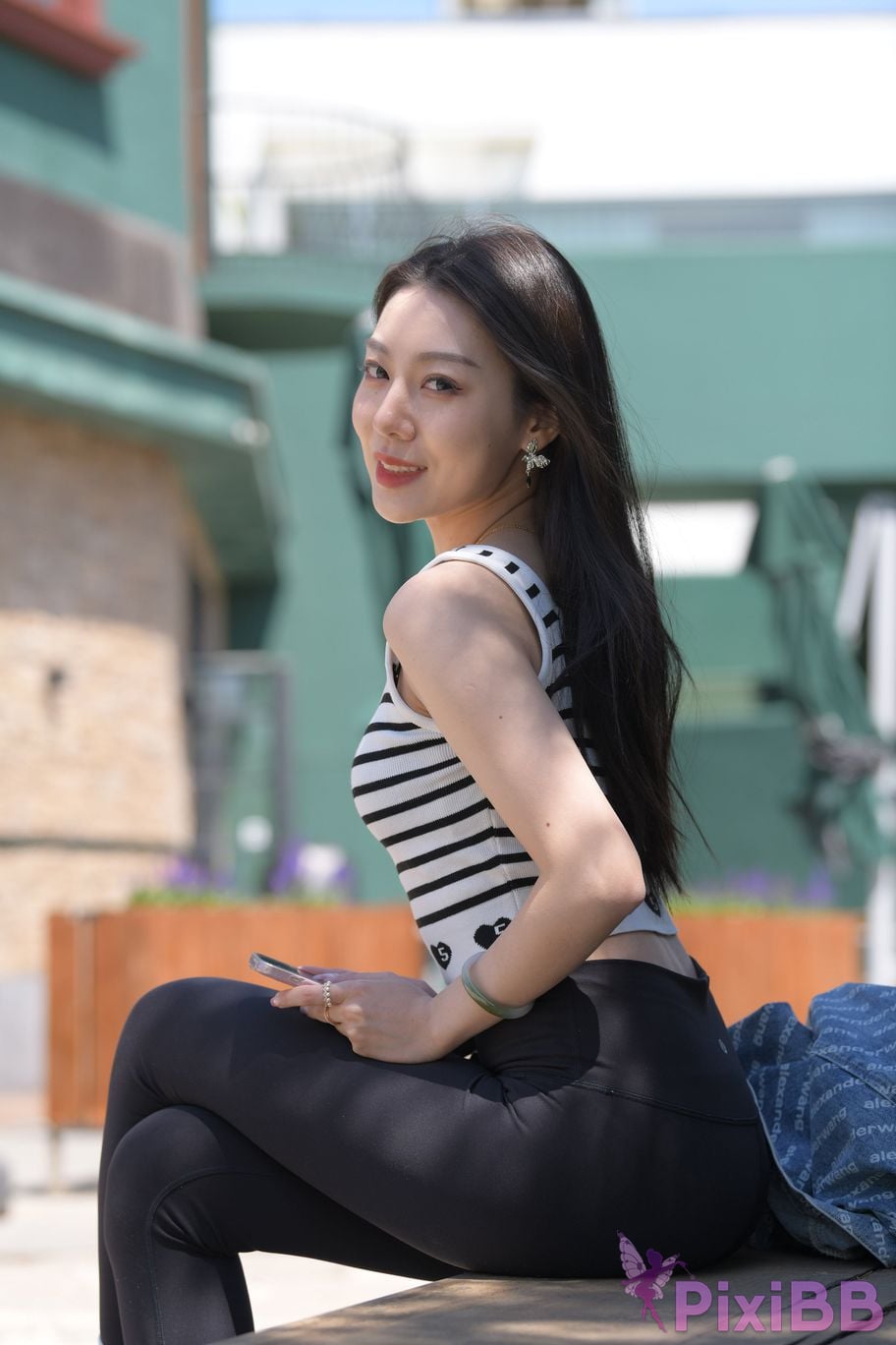 Featured Street Photography Works No.6033 First tip of brow PixiBB.COM 289