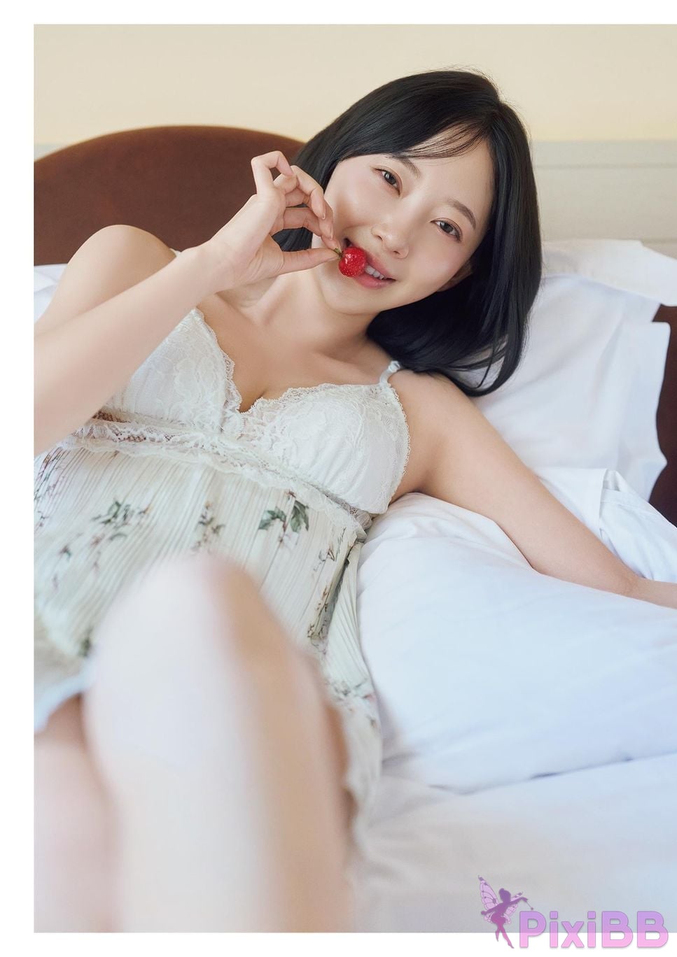 Japanese Idol Miona Hori Digital limited deluxe edition 30 Increased pages photo collection deep red aftertaste PixiBB.COM 014
