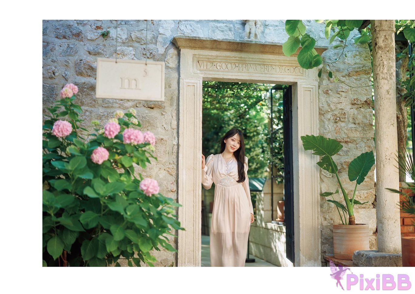 Japanese Idol Miona Hori Digital limited deluxe edition 30 Increased pages photo collection deep red aftertaste PixiBB.COM 097