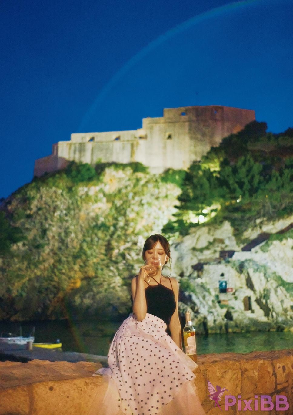 Japanese Idol Miona Hori Digital limited deluxe edition 30 Increased pages photo collection deep red aftertaste PixiBB.COM 124