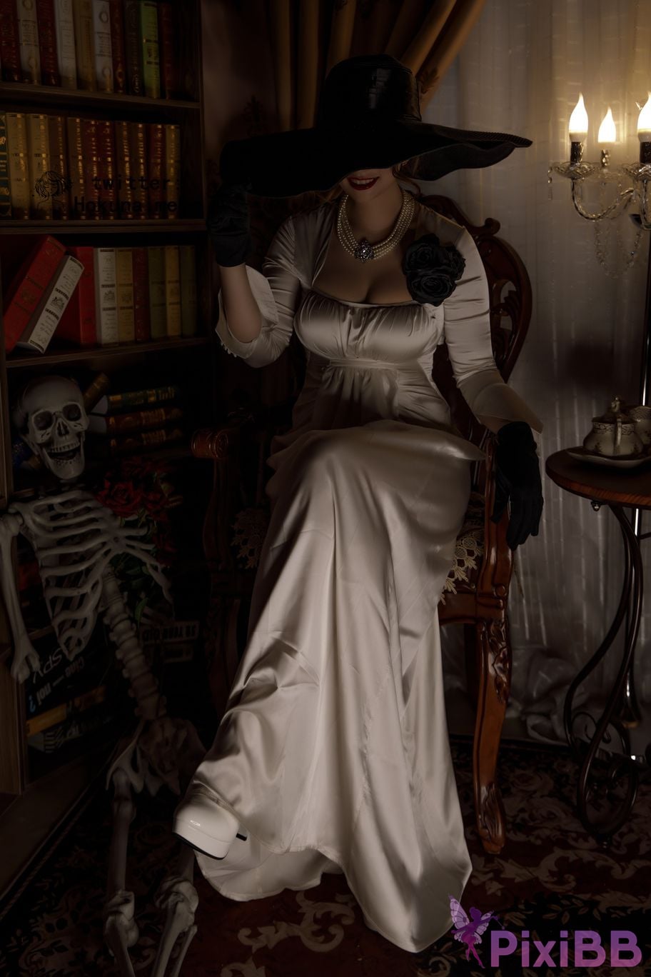 Coser Hokunaimeko Alcina Dimitrescu PixiBB.COM 013