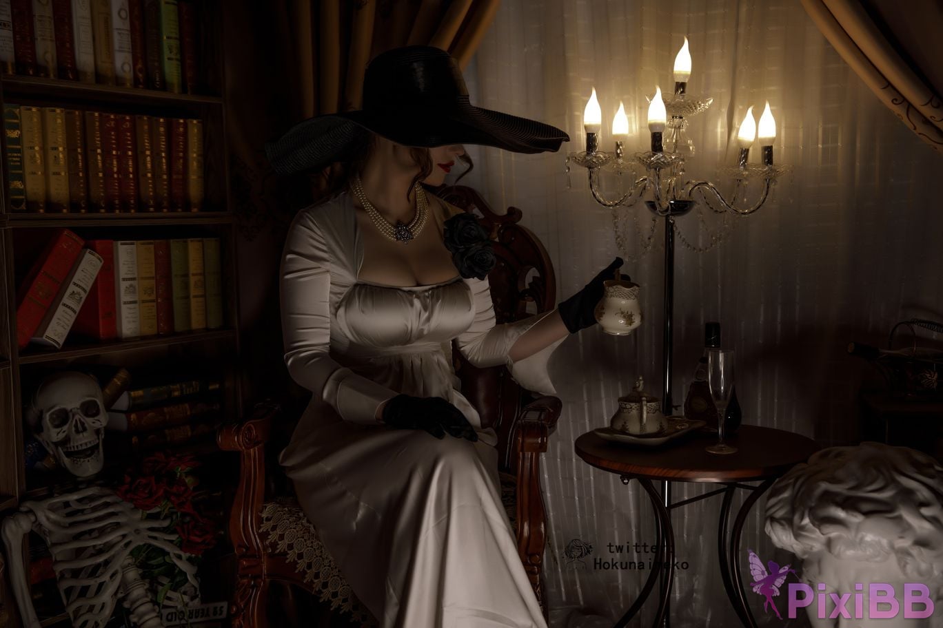 Coser Hokunaimeko Alcina Dimitrescu PixiBB.COM 015