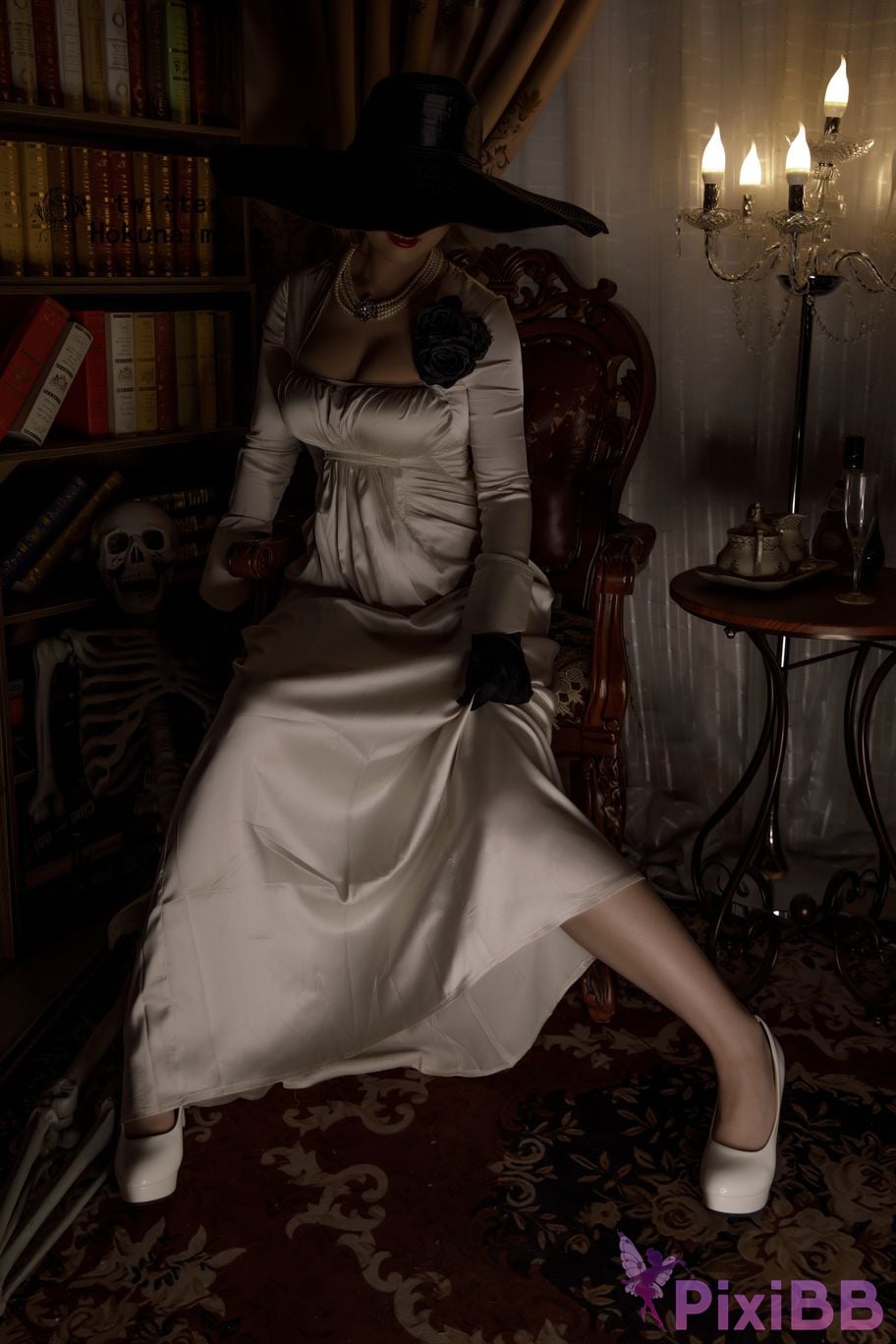 Coser Hokunaimeko Alcina Dimitrescu PixiBB.COM 016