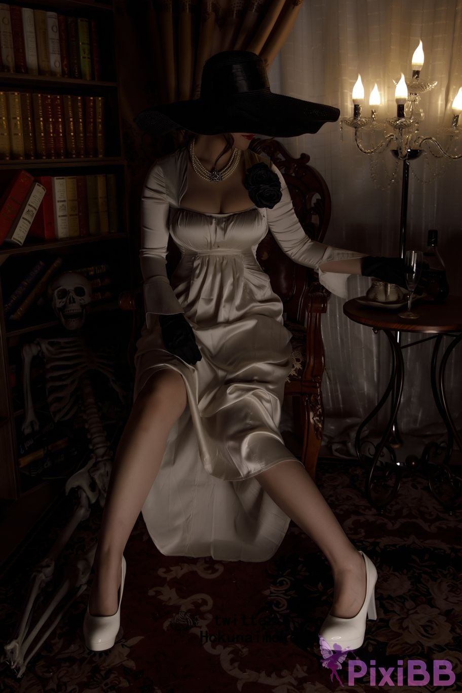 Coser Hokunaimeko Alcina Dimitrescu PixiBB.COM 019