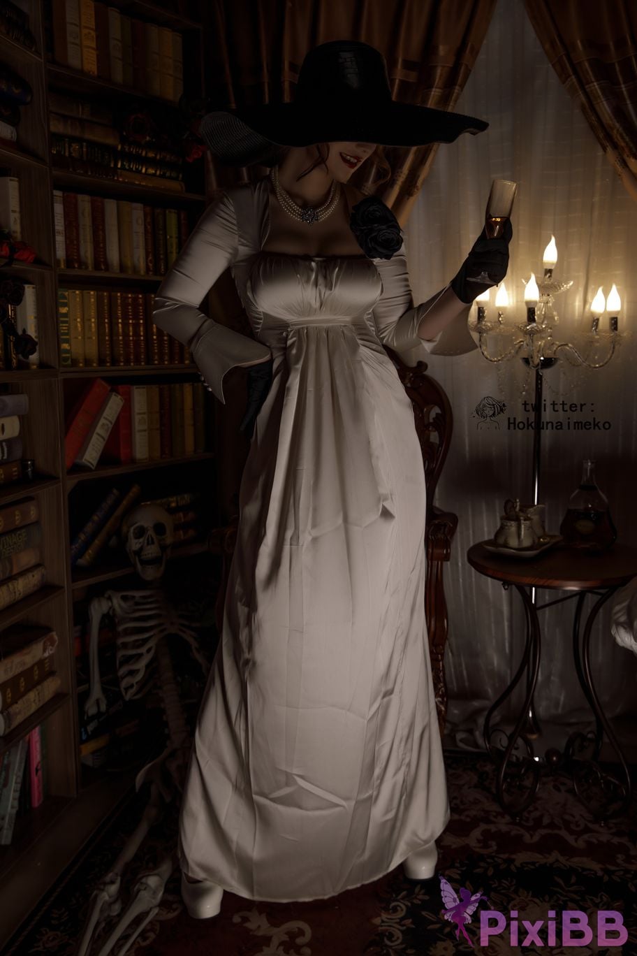 Coser Hokunaimeko Alcina Dimitrescu PixiBB.COM 022