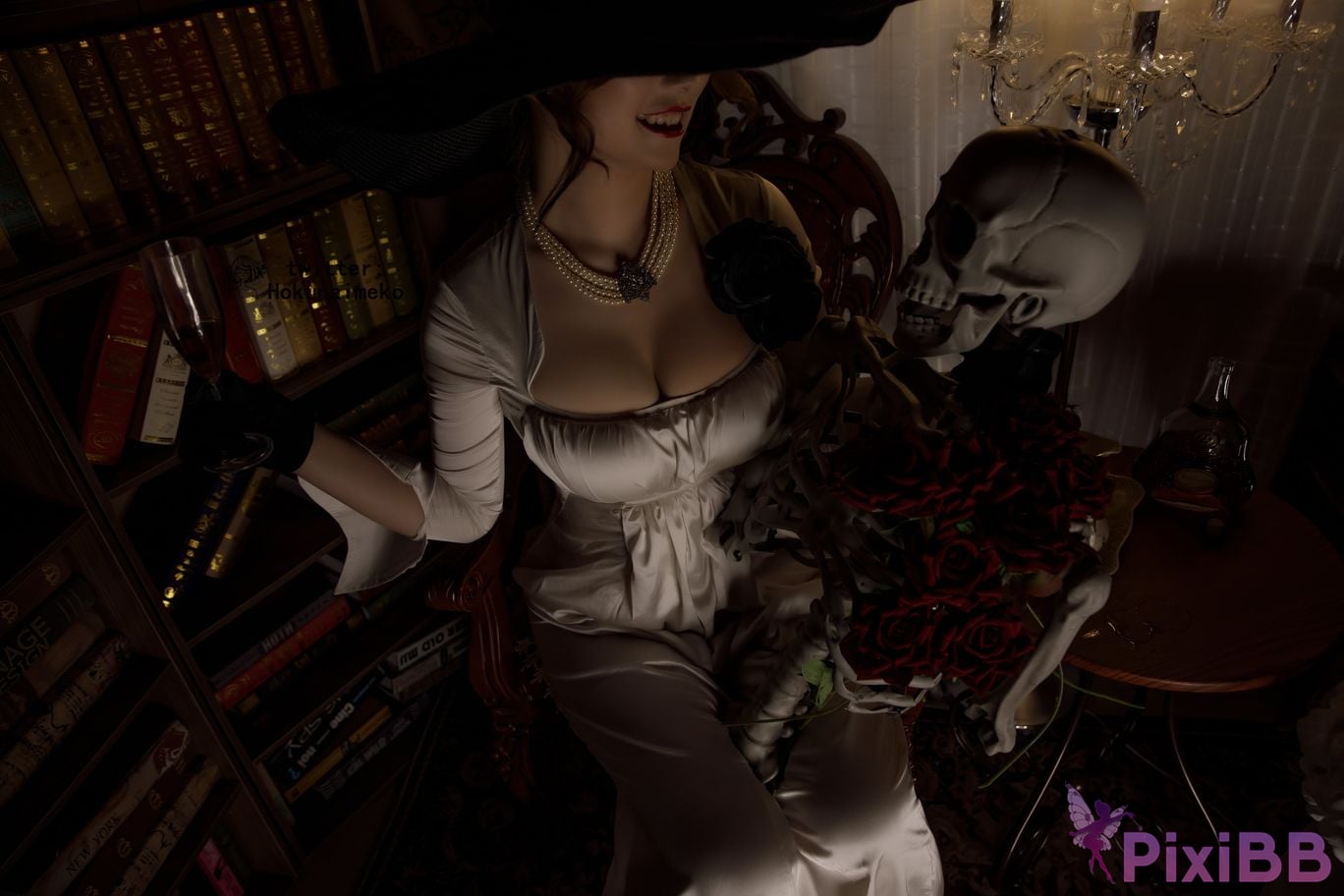 Coser Hokunaimeko Alcina Dimitrescu PixiBB.COM 026