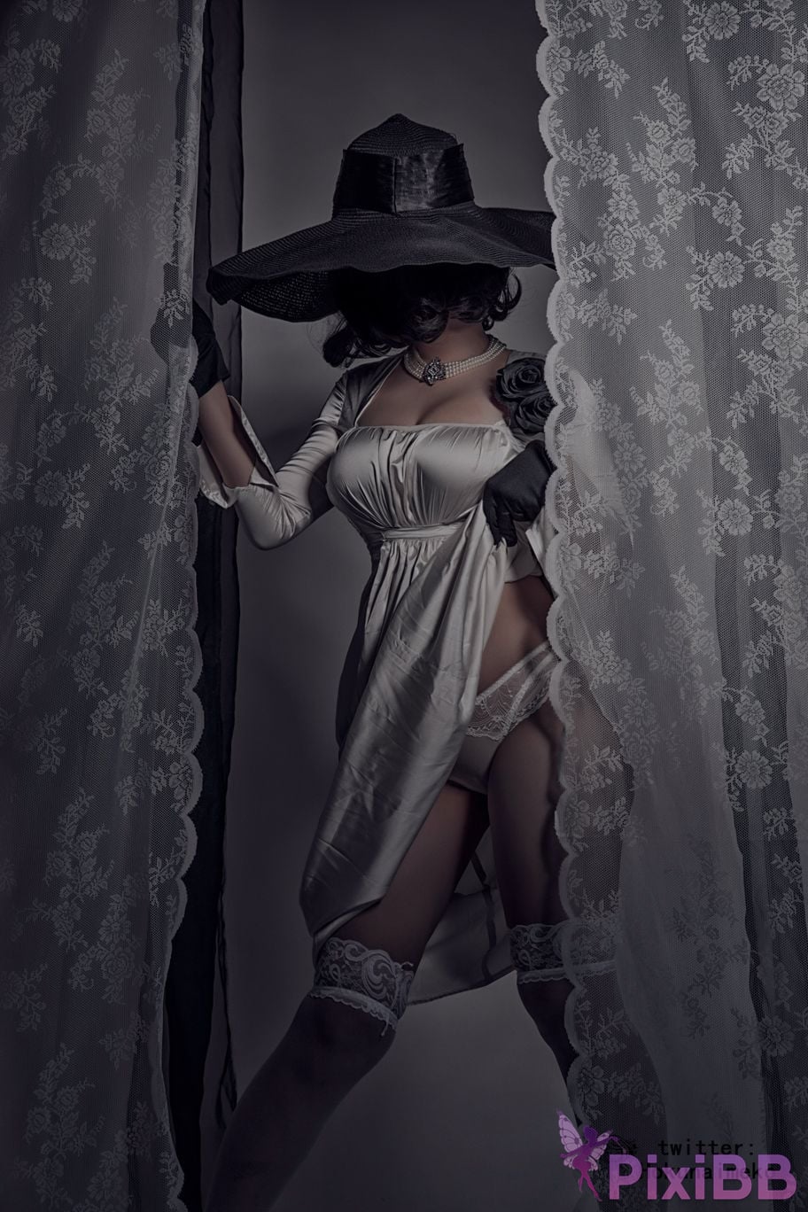 Coser Hokunaimeko Alcina Dimitrescu PixiBB.COM 057