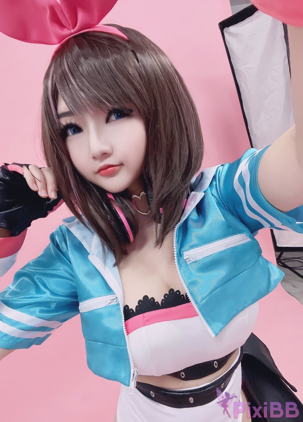 Potato Godzilla Kizuna Ai Selfies PixiBB.COM 1
